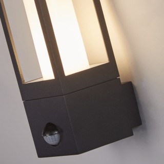 Applique Metal noir et polycarbonate opale avec Detecteur infrarouge GU10 50w max AVENUE EXTERIEUR LED